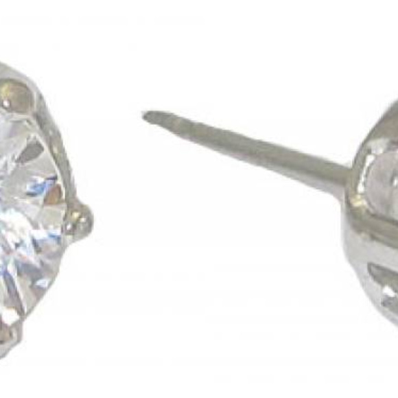 Stud earring simulated diamond heart boxed NWT - Picture 3 of 4